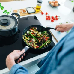 Fiskars Functional Form Pfanne Ø26cm 12 Fiskars Functional Form Pfanne Ø26cm -Deutschland Koch Magier Verkaufs-Shop fiskars functional form frying pan 1 1