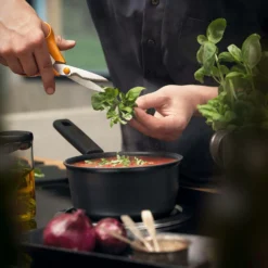 Fiskars Hard Face Kasserolle, 1,8 L 12 Fiskars Hard Face Kasserolle, 1,8 L -Deutschland Koch Magier Verkaufs-Shop fiskars hard face kasserolle 5