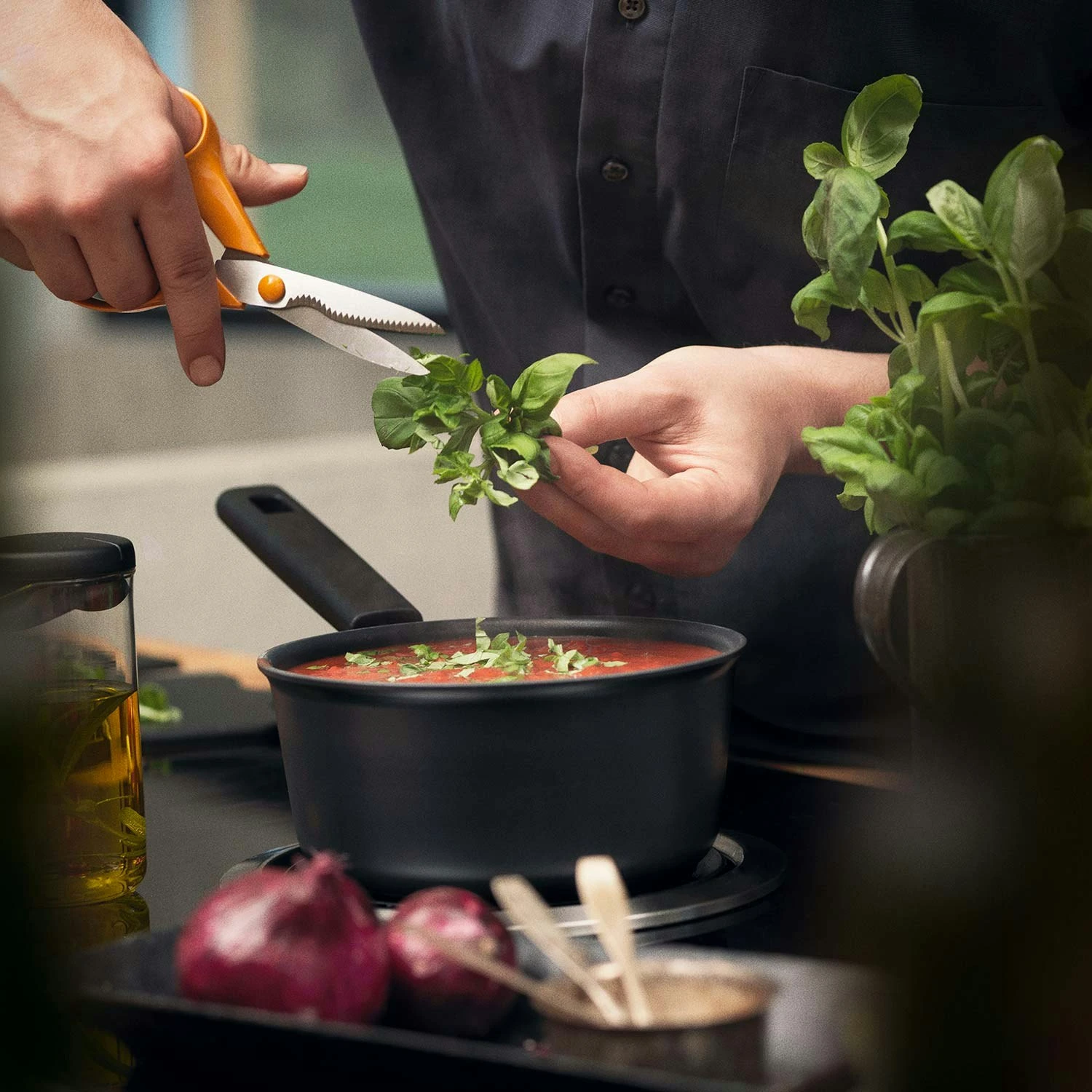 Fiskars Hard Face Kasserolle, 1,8 L 7 Fiskars Hard Face Kasserolle, 1,8 L – Bild 5