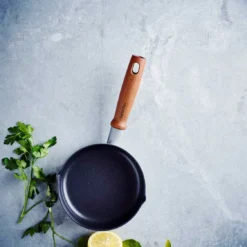 Greenpan Mayflower Kasserolle Mit 2 Schnäbel Dark Charcoal -Deutschland Koch Magier Verkaufs-Shop greenpan mayflower pro saucepan with 2 pouring pipes 1